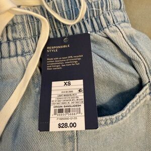 Universal Thread Light Wash Blue Wide Leg Jeans